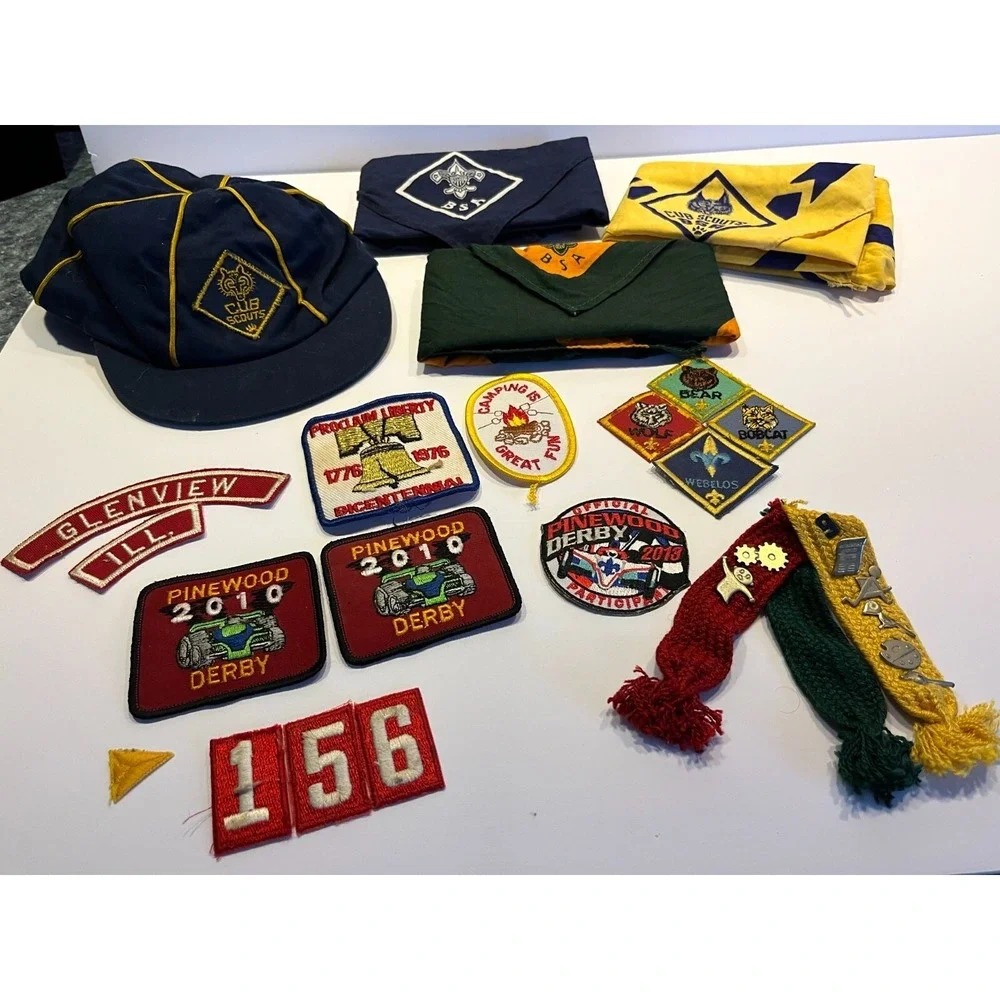 Lot of Boy Scouts of American memorablia - scarves, hat, patches, pins, ribbons
